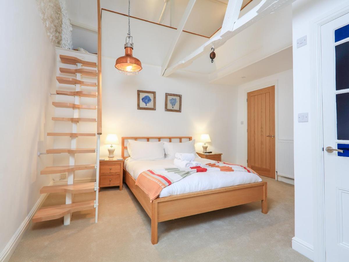 Апартаменты The Corner House Дартмаут Экстерьер фото